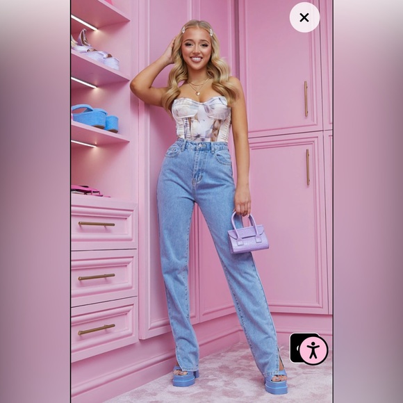 PrettyLittleThing Lightwash Split Hem Jeans - Picture 1 of 4